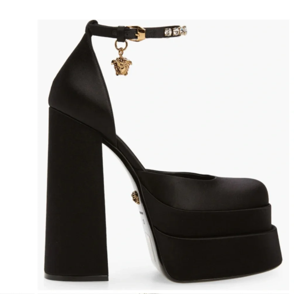 NIB $1475 Versace Medusa Platform in BLACK-VERSACE GOLD, size 11US / 41EU!